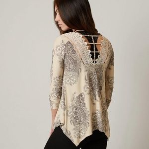 NWT Buckle Daytrip Floral Crochet Long Sleeve Blouse - Size Medium